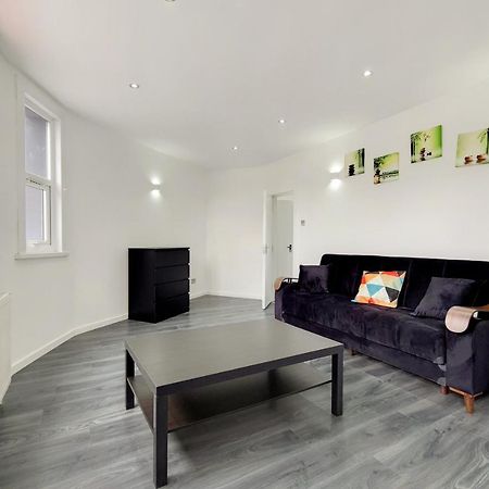 לונדון Lovely 4 Bed Apartment Perfect For Families! מראה חיצוני תמונה