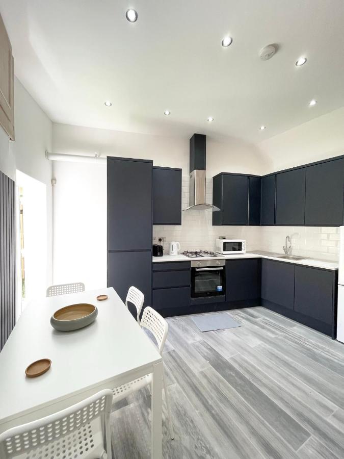 לונדון Lovely 4 Bed Apartment Perfect For Families! מראה חיצוני תמונה